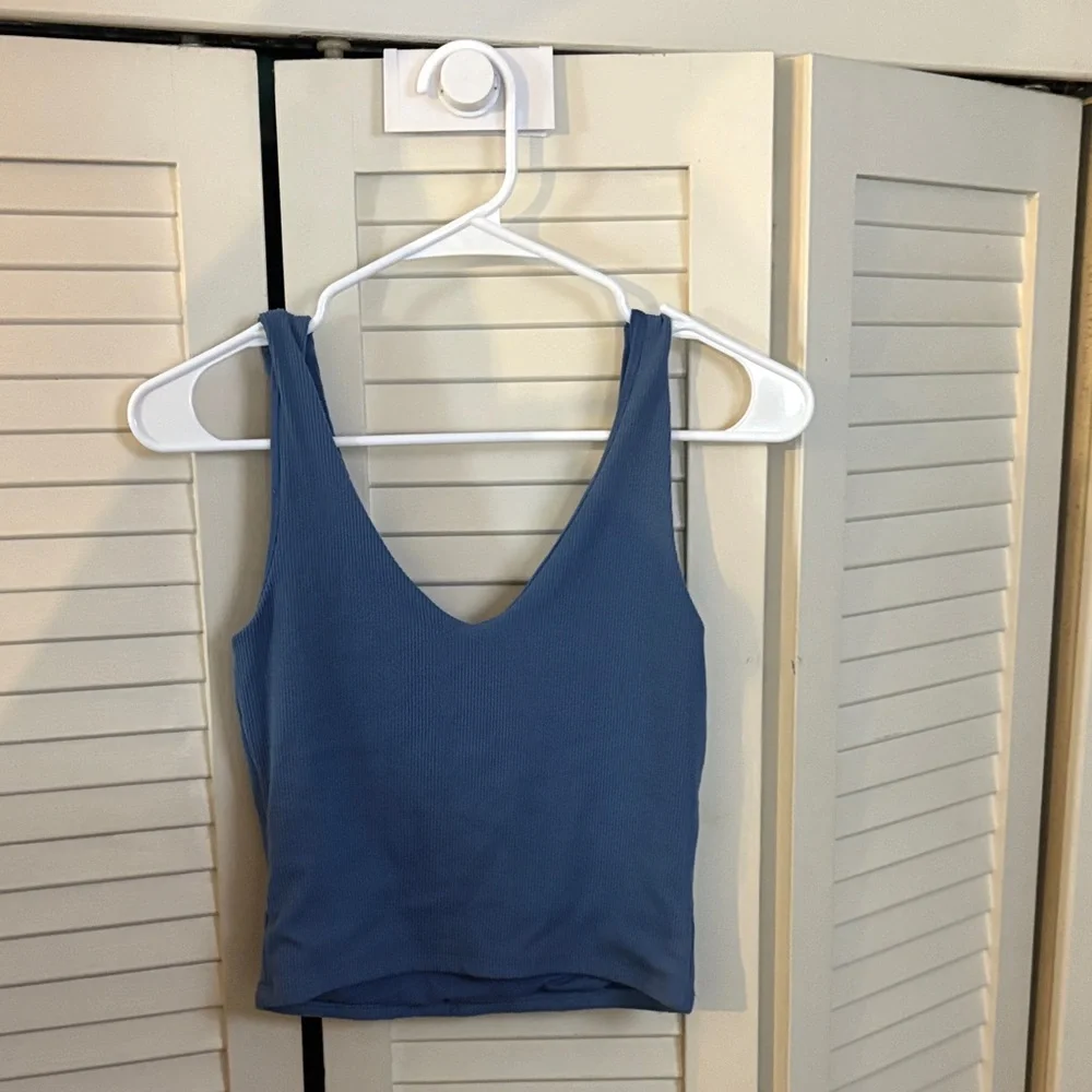 Chic Blue Sleeveless Top - Picture 3 of 3